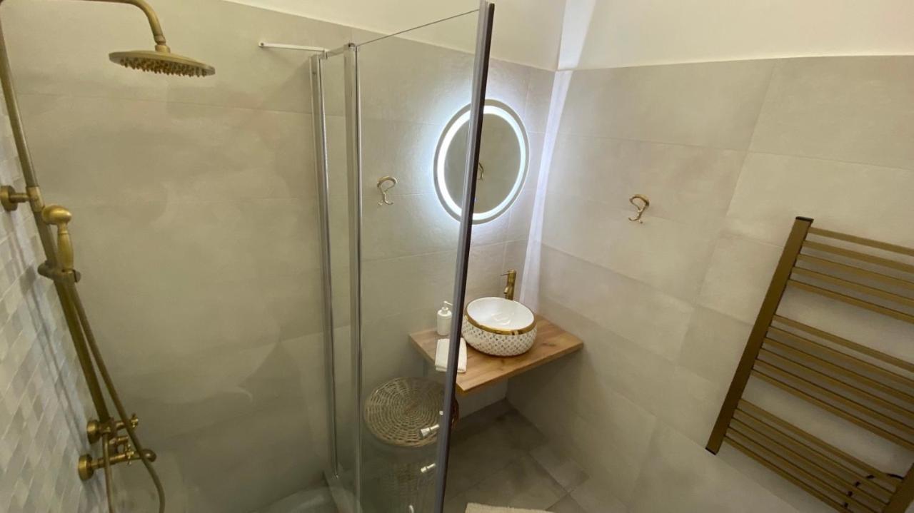 Patras Golden Suite Екстер'єр фото