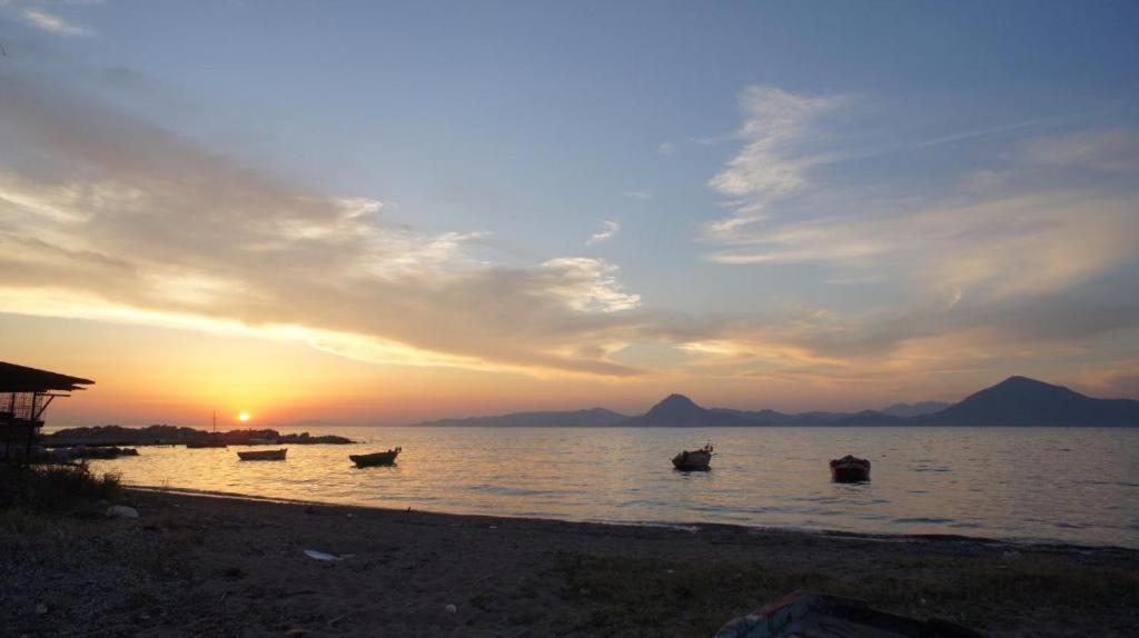Patras Golden Suite Екстер'єр фото